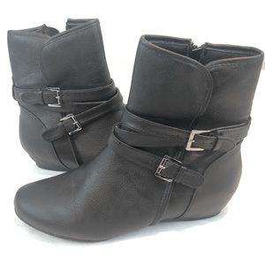 le chateau ankle booties